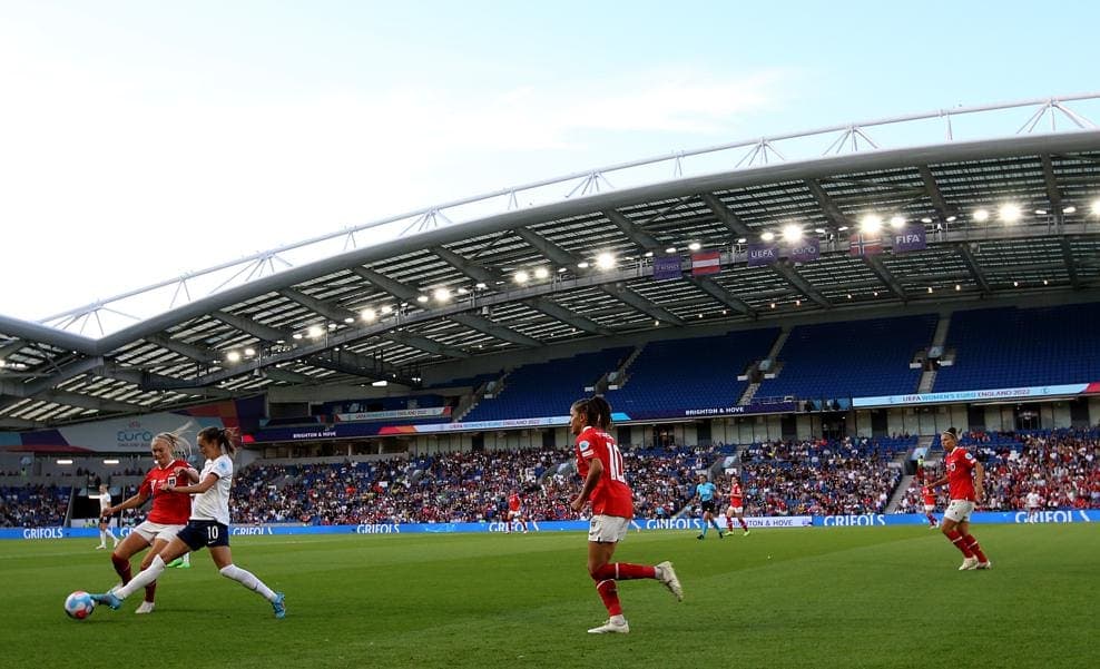 Austria se llevó un apretado triunfo ante la Selección de Noruega que estuvo cerca de empatar pero les falló la puntería.