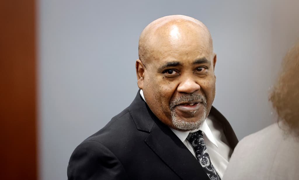 Duane Davis comparece ante el tribunal durante su juicio por asesinato —relacionado con la muerte del rapero Tupac Shakur en 1996— en el Tribunal de Distrito del Condado de Clark, en el Centro Regional de Justicia de Las Vegas, el jueves 20 de agosto de 2026. (Steve Marcus/Foto de grupo de prensa vía AP)