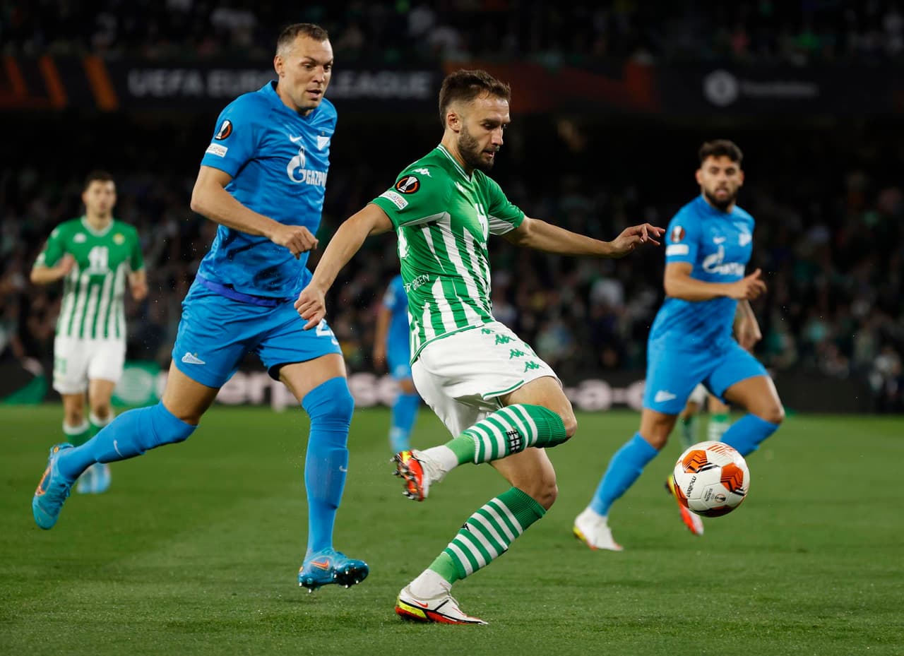 Real Betis empató 0-0 con el Zenit San Petersburgo y, por marcador global, la escuadra verdiblanca califica a Octavos de Final en la UEFA Europa League. El mexicano Andrés Guardado fue titular durante el partido.
