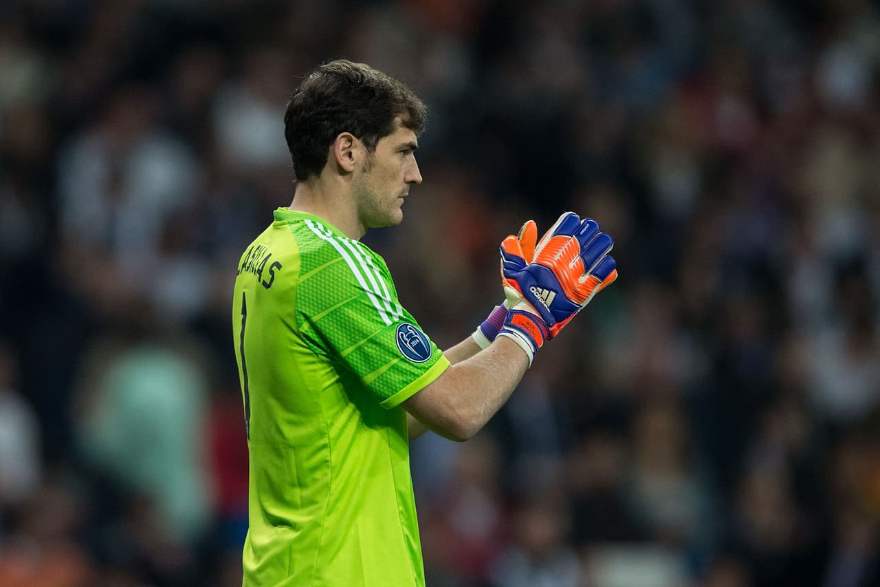 Luego, en medio de varias polémicas, Iker Casillas se marchó al F.C. Porto donde actualmente se mantiene.