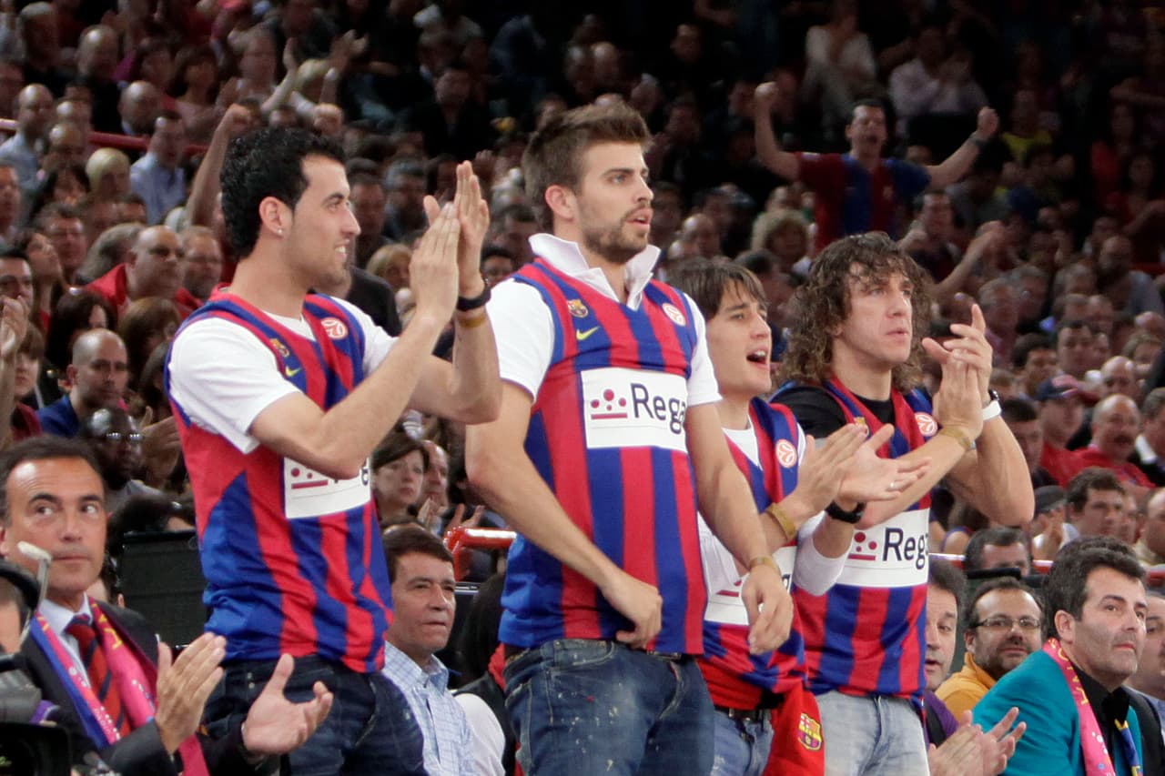 Fundado por Joan Gamper, suizo hincha y exjugador del Basel, equipo que dio origen a sus colores, tomó el nombre de la ciudad: Barcelona.