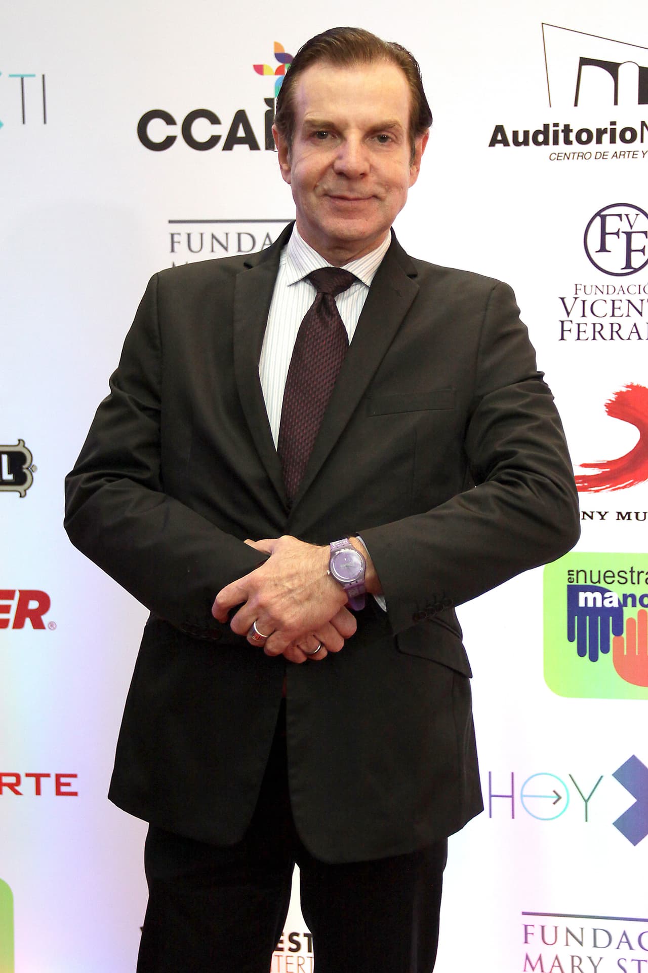 El también actor de cine aseveró que le hubiera encantado que
<b><a href="https://www.univision.com/famosos/edith-gonzalez-murio-sin-poder-hacer-realidad-el-sueno-de-su-hija-constanza-fotos">la mamá de Constanza</a></b> le diera la oportunidad de curarla.