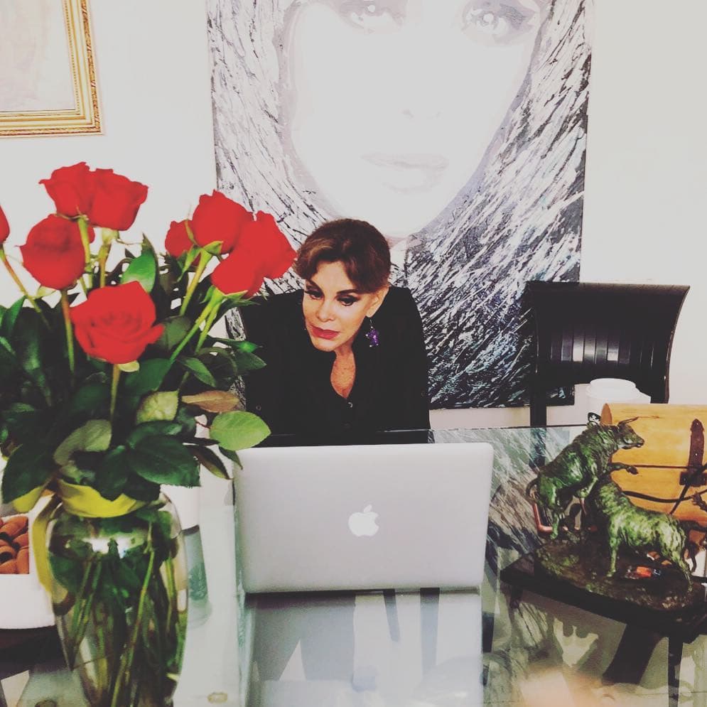 <b>Decidió responder a través de sus redes sociales,</b> compartiendo una foto de Daniela Castro con un comentario directo ante esta situación.
<br>