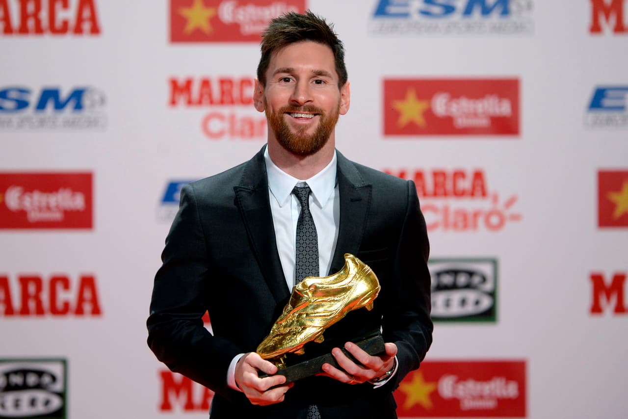 El Barcelona anunció, en julio pasado, la renovación hasta 2021 del actual contrato de Messi, que finaliza esta temporada, y el aumento de su cláusula de rescisión hasta los 300 millones de euros.