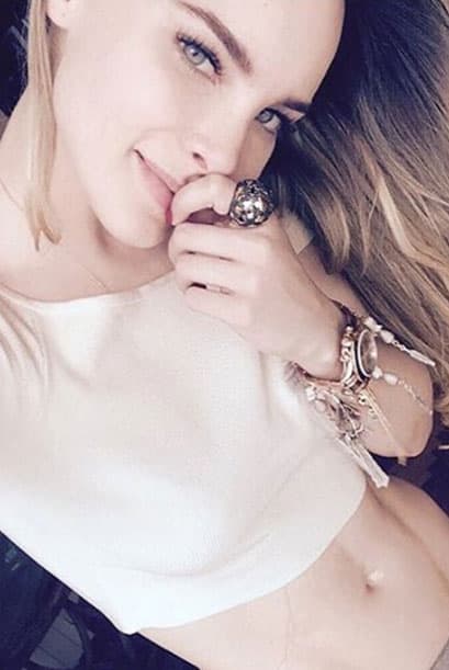 Otra que nunca olvida usar fina joyería, es la linda Belinda.