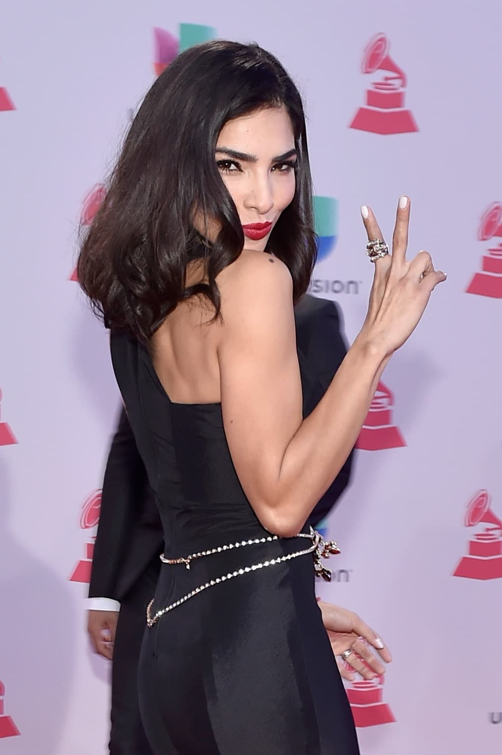 Alejandra Espinoza también se une al talento que será parte de la gran noche y ella también estará desde la Alfombra.