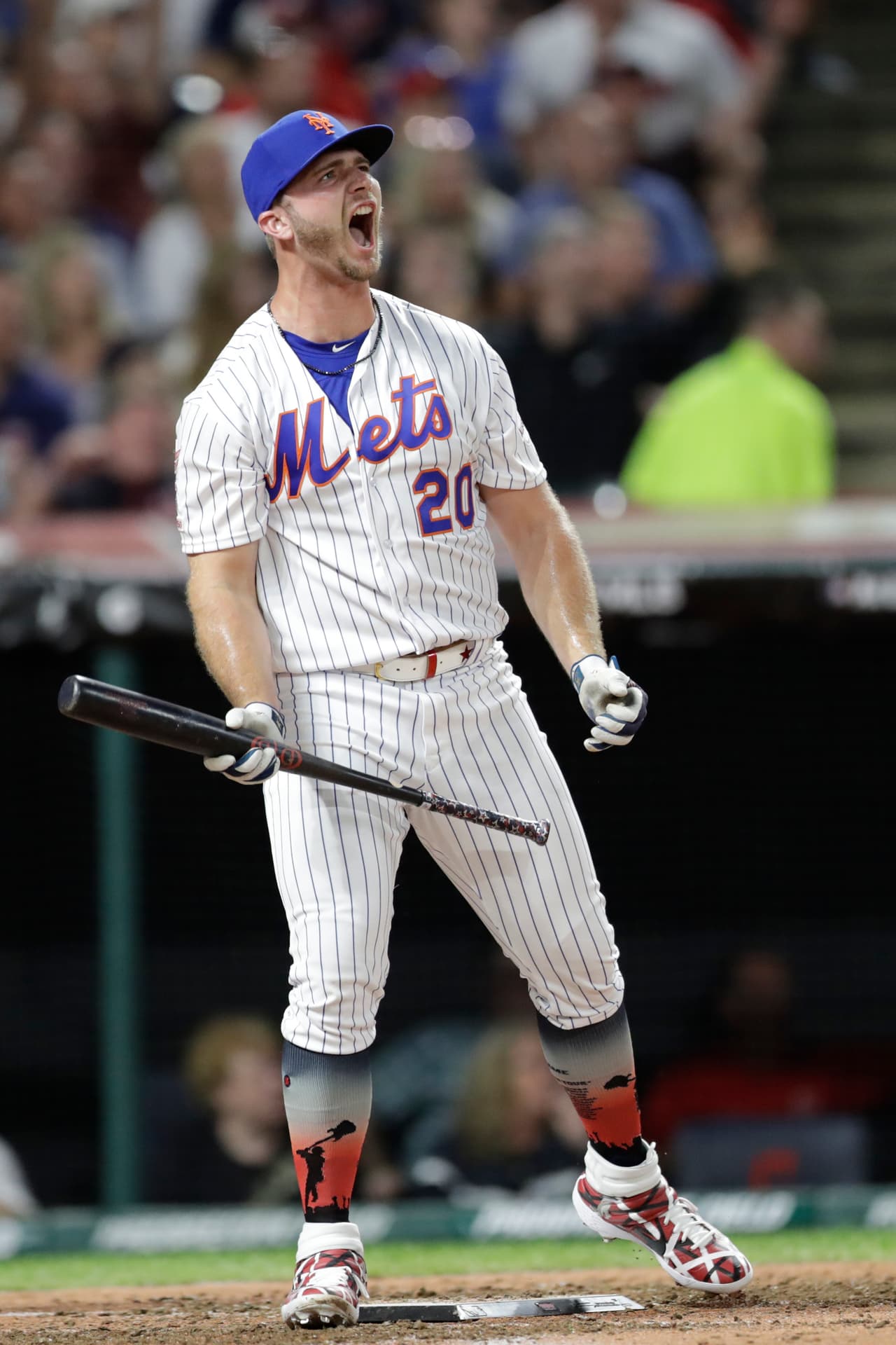 Pero Pete Alonso se lo arrebató al conectar 23 vuelacercas y quitarle la sonrisa a Vladi Jr. con una actuación sólida en la Final para proclamarse campeón del Home Run Derby y ahora apunta a Novato del Año de la Liga Nacional.