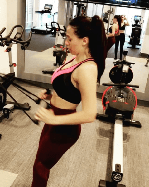 Detrás de la escena en plena rutina de ejercicios.