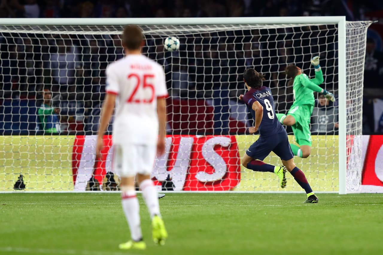 En uno de esos contragolpes, Mbappe le sirvió el balón a Cavani, quien definió al ángulo para poner el 2-0 al minuto 31.