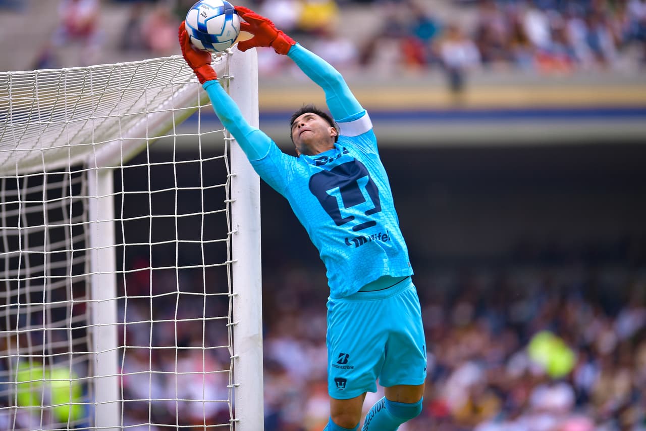 La UNAM se queda con el triunfo sobre León 2-1 durante la Jornada 5 del Torneo de Clausura de la Liga MX. Santiago Colombatto abrió el marcador para la visita al minuto 20’, pero José Rogério de Oliveira (24’) y Arturo Ortiz (45+2’) le dieron el triunfo a los Universitarios en casa.