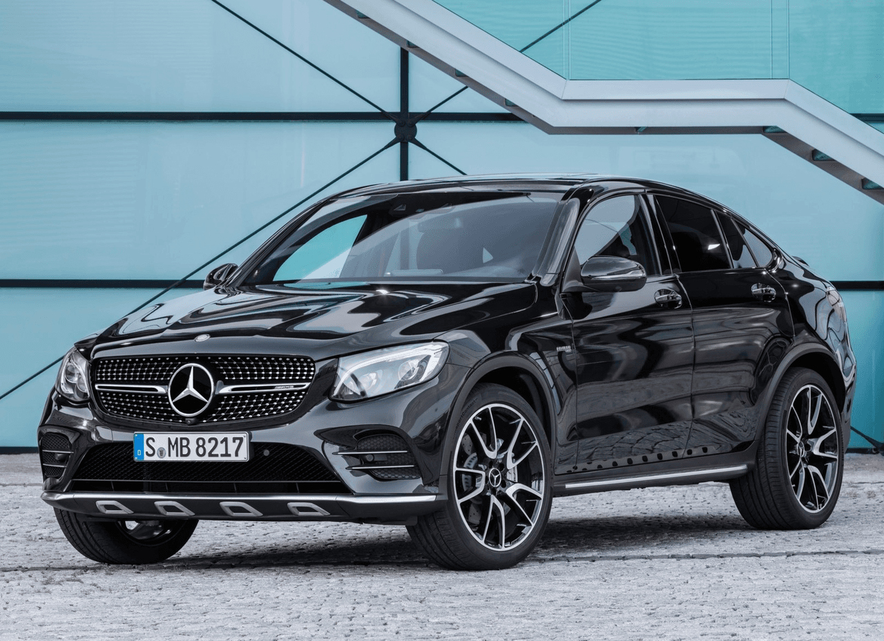 El porte deportivo de la Mercedes-Benz GLC43 AMG 4Matic Coupe 2017 es innegable.