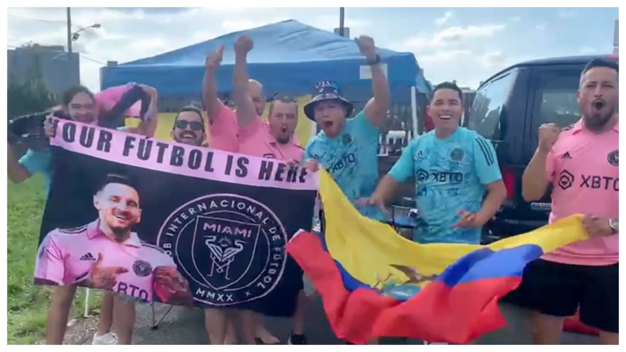 Un grupo de ecuatorianos residentes en Connecticut viajaron a Nueva Jersey para ver a su ídolo.