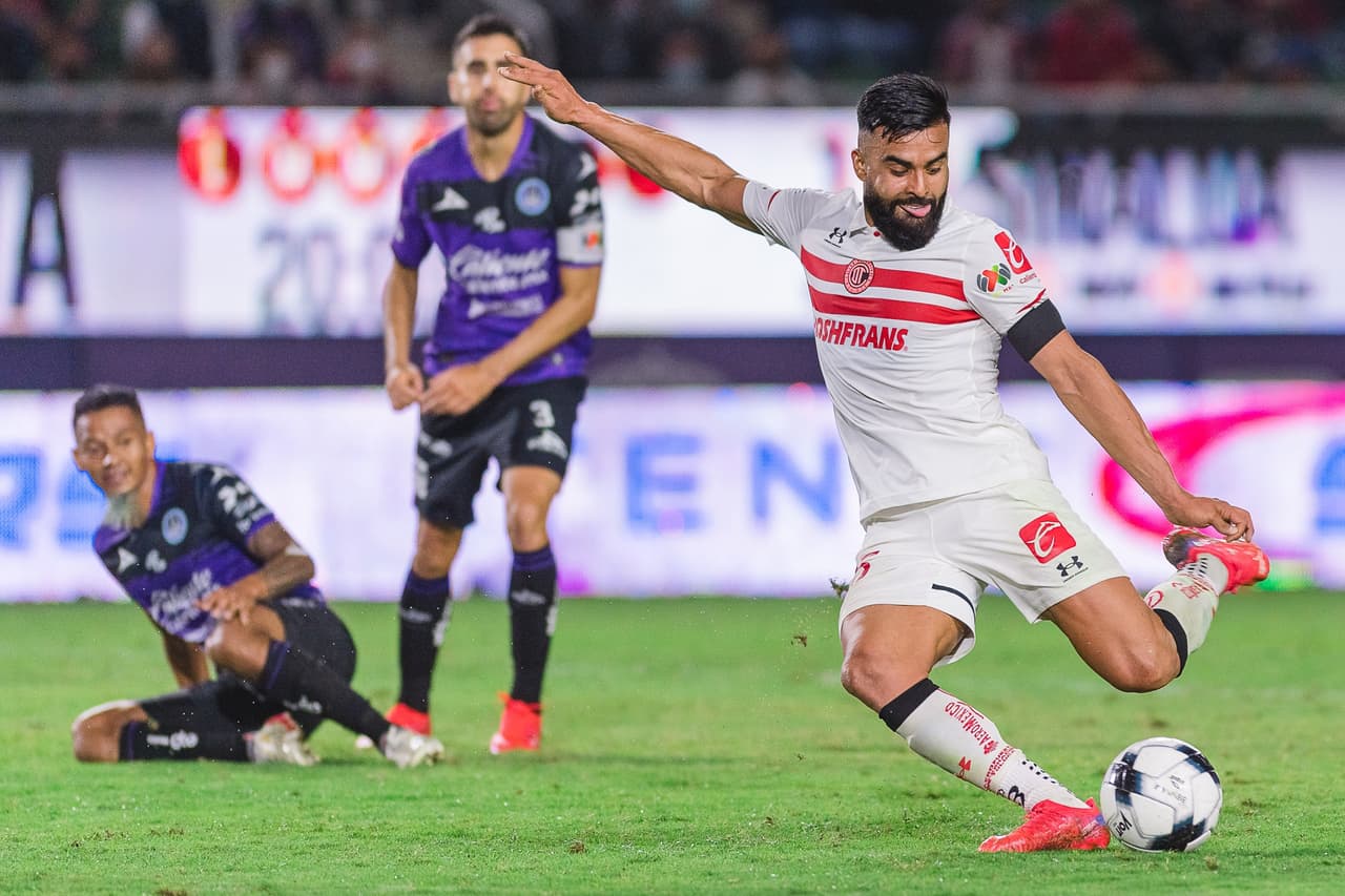 Pero al 68’ y con la presión de Toluca, Alexis Canelo logró el tanto del empate con potente disparo.
