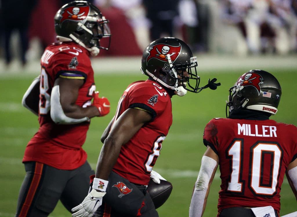 Lo bueno | La ofensiva de los Bucs está muy bien balanceada entre la corrida y los pases ya que en backfield tienen a Leonard Fournette y Ronald Jones, el juego aéreo de Tampa Bay es uno de los más fuertes con figuras como Antonio Brown, Mike Evans, Chris Goodwin y Rob Gronkowksi.