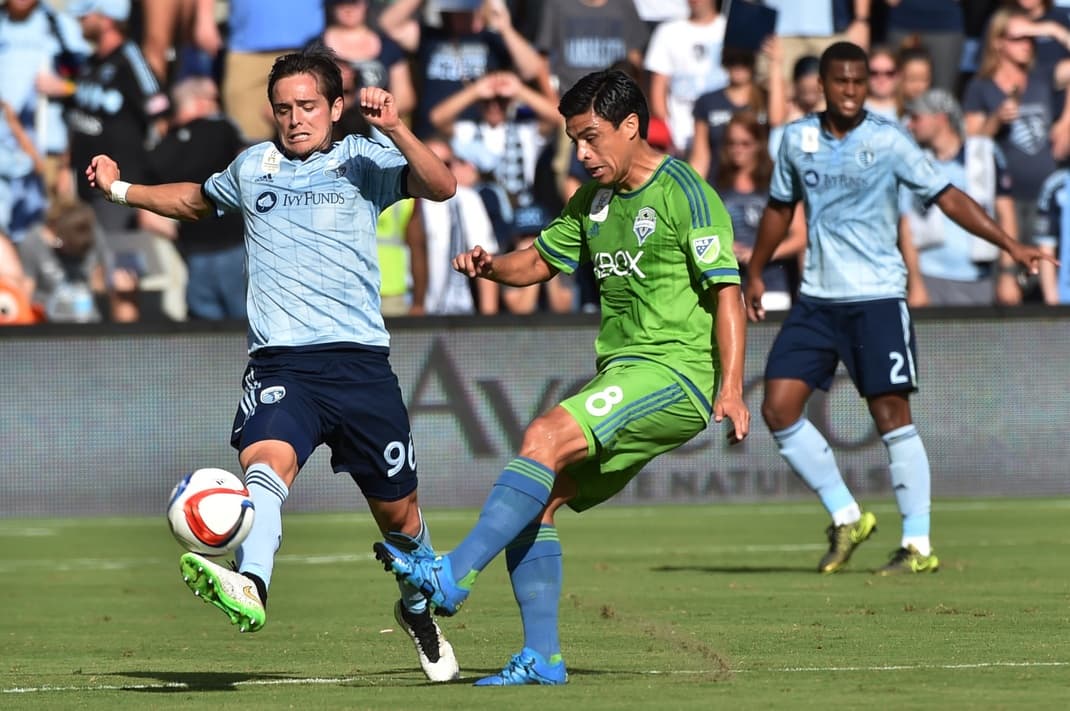 Gonzalo Pineda (Seattle Sounders) – Otro jugador poli funcional que podía moverse entre la zaga y el mediocampo, era Gonzalo Pineda que además fue capaz de encajar y destacar con esquemas tan distintos como el de Hugo Sánchez con los bicampeones Pumas, la espectacular selección mexicana de Ricardo La Volpe, y el campeón Chivas Guadalajara del Chepo de La Torre.