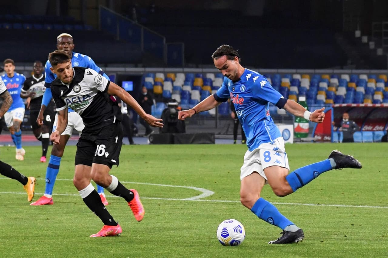 Napoli golea al Udinese en el Estadio Diego Armando Maradona 5-1 en la Serie A. Insigne, Di Lorenzo, Hirving Lozano, Fabián Ruiz y Zielinski le dieron la victoria a los locales, mientras que Stefano Okaka anotó el único tanto para los visitantes. Los de Gatusso cerca de amarrar un puesto para la Champions League.