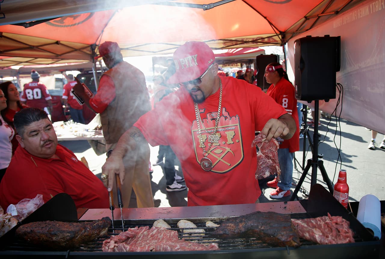 No sobrecargues los enchufes que utilizas ni uses conexiones eléctricas clandestinas.
<br>