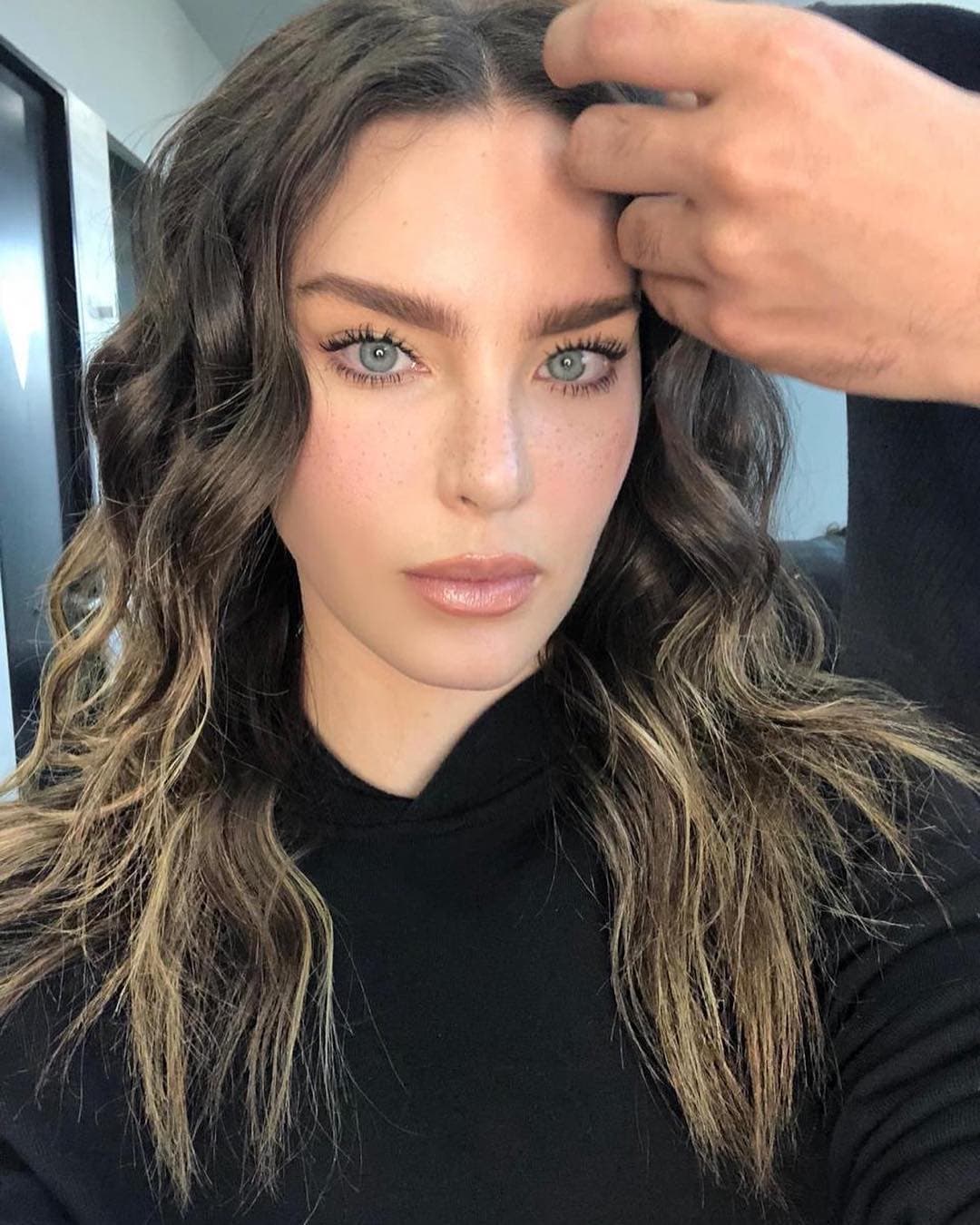 Con el pasar de los días los rumores comenzaron a tomar fuerza, al grado que no hay evento en el que ambos no sean cuestionadas sobre su supuesta naciente relación.