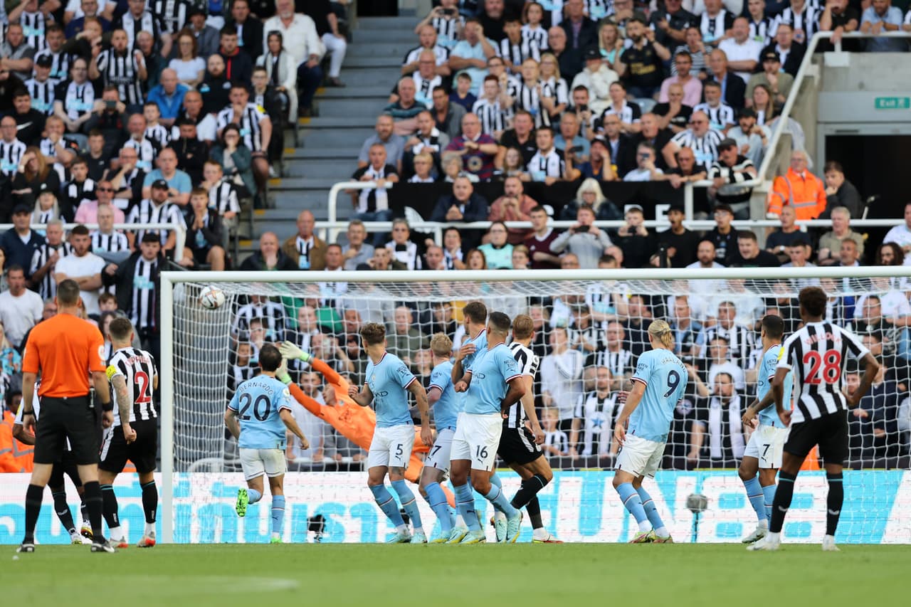 Los juegos de domingo de la Jornada 3 de la Premier League dejó los siguientes resultados: Leeds United 3-0 Chelsea, Newcastle 3-3 Manchester City y West Ham 0-2 Brighton.