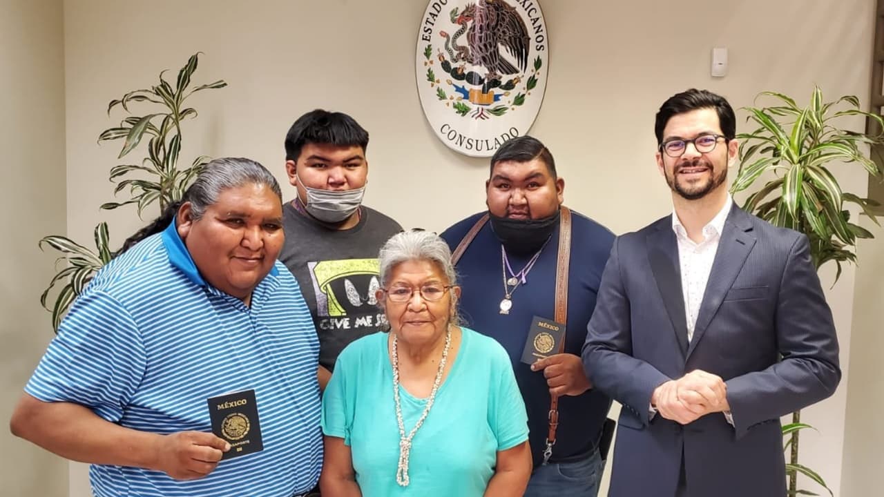 Obtener la nacionalidad mexicana en EEUU, un trámite que realizan a diario en los consulados de México en Arizona