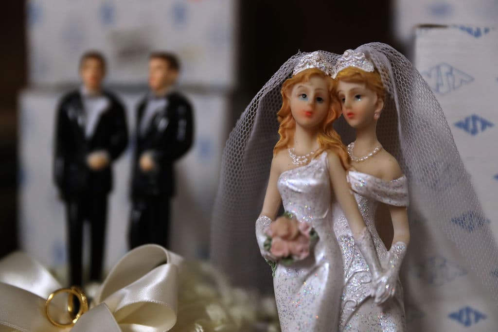 Corte Suprema no anula ley estatal que prohíbe a negocios negarse a atender matrimonios homosexuales