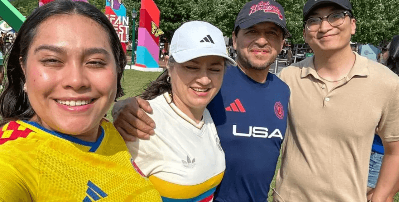 <h2 class="cms-H2-H2"><b>Llegaron como turistas, pidieron asilo y luego de una vida estable ICE los detuvo en un aeropuerto</b></h2>
<br>La familia llegó a Estados Unidos desde Colombia. Los tres vinieron con visas de turista.
<br>En
<b> </b>marzo de 2023 solicitaron asilo y mientras esperaban una respuesta a su proceso, obtuvieron permisos de trabajo y licencias de conducir.
<br>Vivían en un apartamento rentado, trabajaban, estudiaban y no tenían antecedentes penales,
<a href="https://www.univision.com/local/atlanta-wuvg/familia-pineda-cardona-colombianos-arresto-ice-aeropuerto-atlanta">pero nada de eso evitó que terminaran detenidos por ICE.</a>
<br>