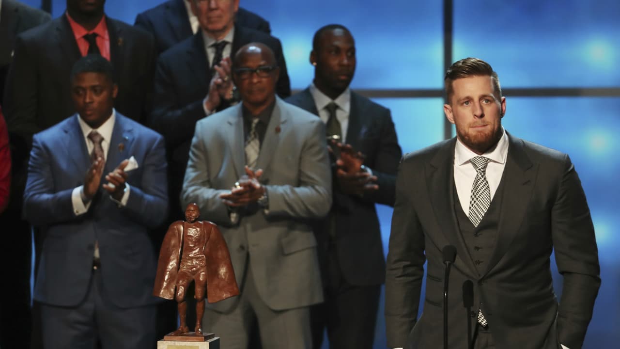 Watt se perdió la temporada a causa de una lesión.