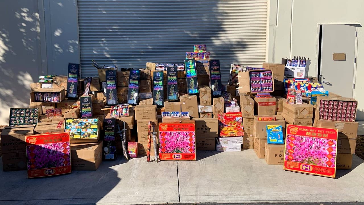 Decomisan 15,000 libras de pirotecnia y un millón de dólares en efectivo en el Área de la Bahía