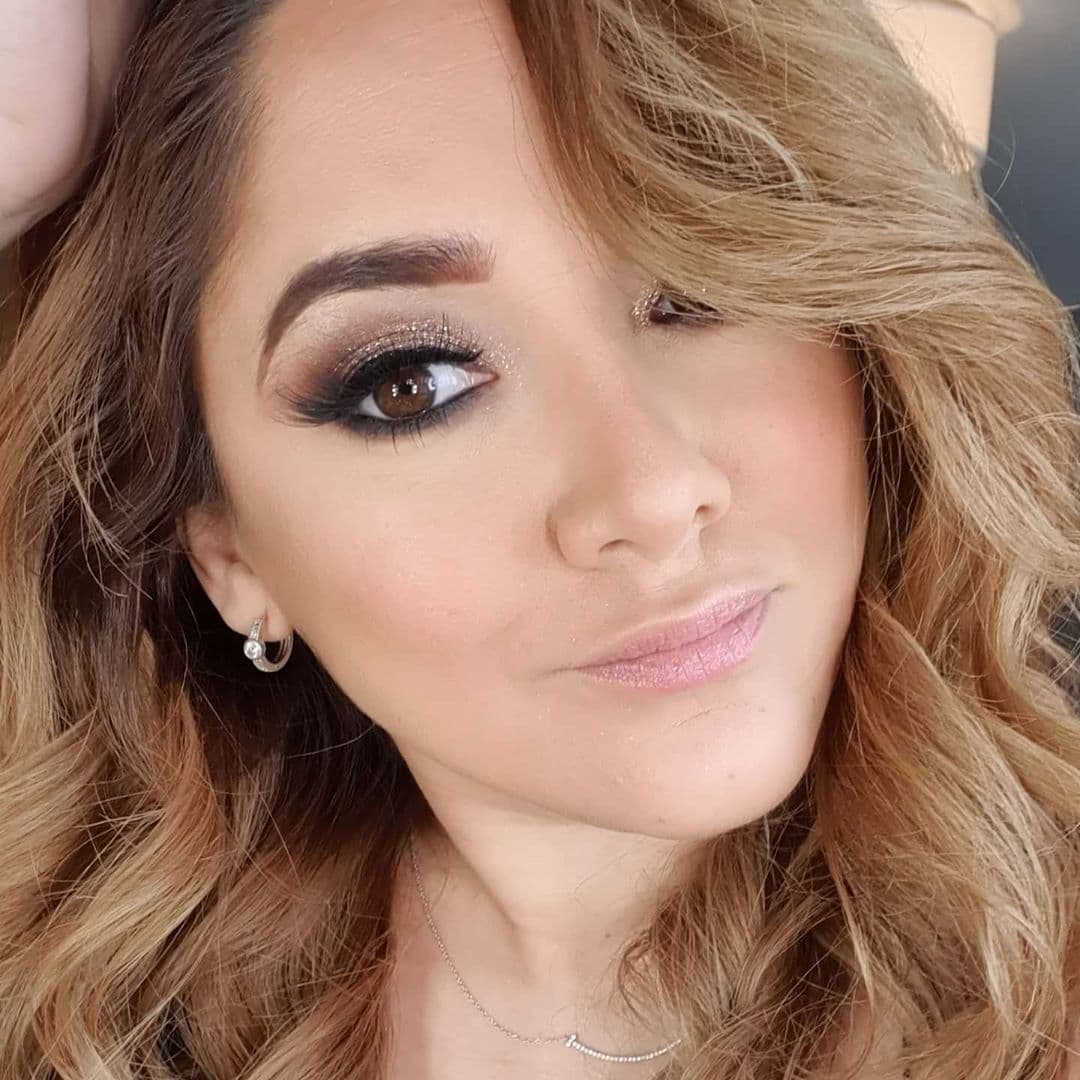 “Sentía que si no tenía un parto natural le fallaba a mis clases de psicoprofilaxis. Le dije: ‘no, yo quiero tener un parto’ y me respondió ‘no estás entendiendo: no está pasando bien el oxígeno por el cordón umbilical y estamos teniendo problemas. Su frecuencia cardíaca no levanta y ya le dimos tiempo”, reveló
<b>Sherlyn</b> en entrevista con la revista Quien.