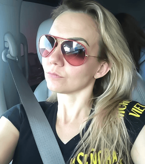 Aunque es fan del maquillaje, en ocasiones presume su belleza natural.