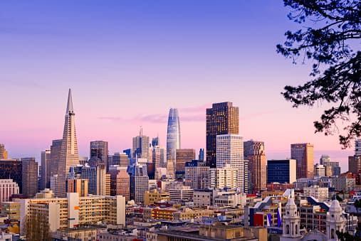 <b>San Francisco, California.- </b>Esta hermosa ciudad ocupa el puesto número de la lista con un salario promedio anual de 69,700 dólares y una tasa de desempleo de 2.7%
<br>