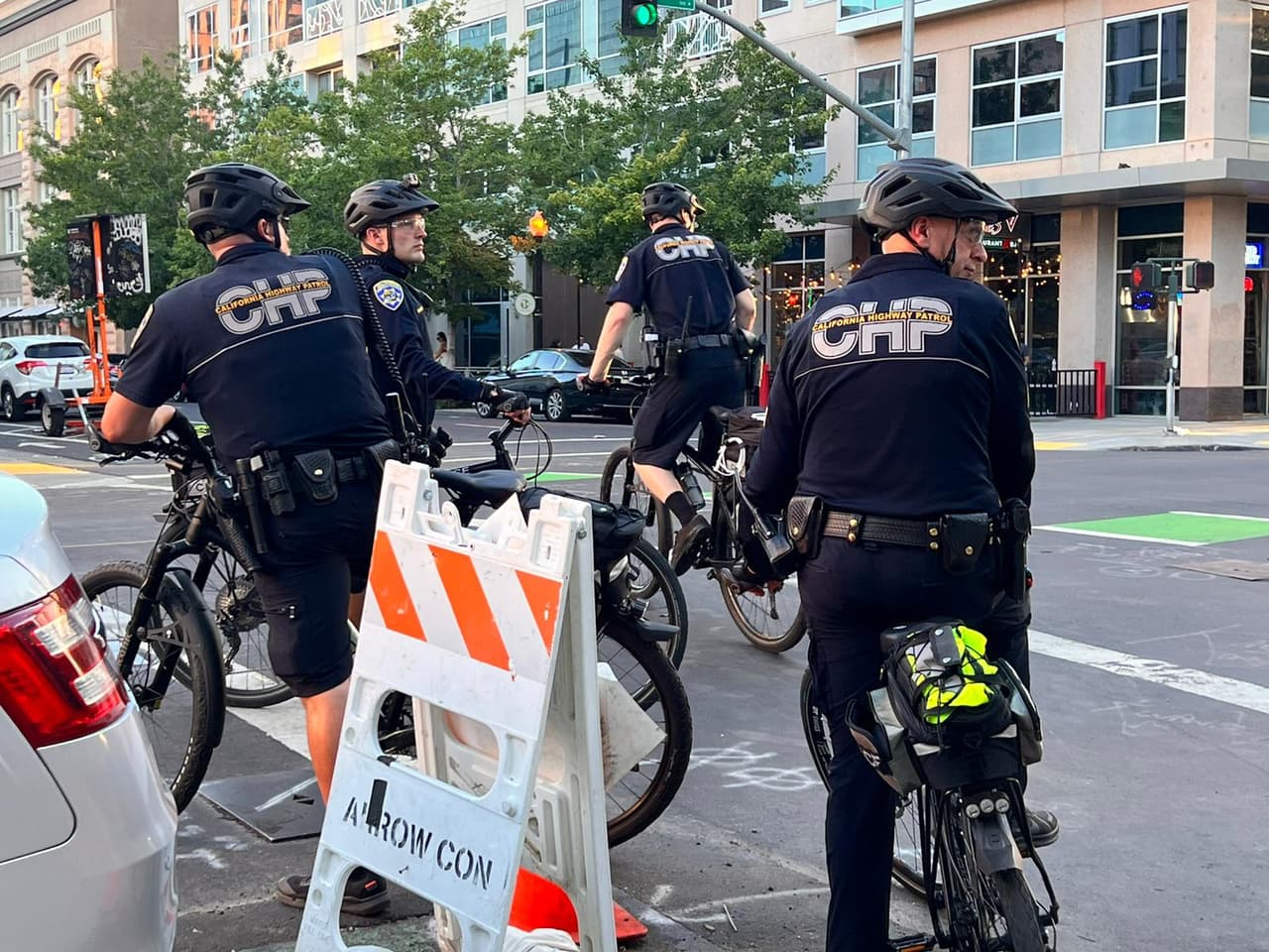 Se manifiestan en Sacramento contra la decisión de la Superma Corte sobre el aborto