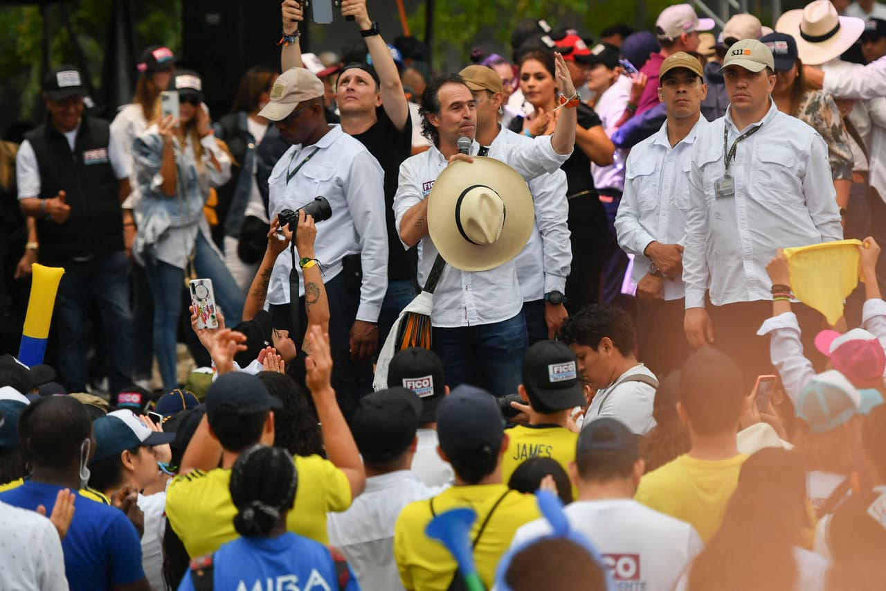 Otra controversia toma fuerza en el último tramo de la campaña, alimentada por la desconfianza en el proceso electoral que tuvo un atropellado desempeño en las legislativas del 13 de marzo. Entonces, el conteo final dio casi 400,000 votos para la izquierda que no habían sido incluidos en el preconteo divulgado el día de los votaciones.
<br>