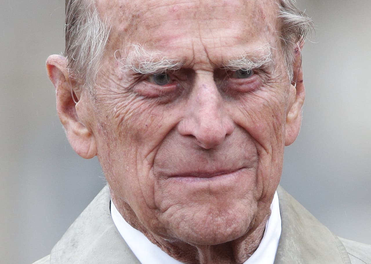 <b><a href="https://www.royal.uk/search?tags%5B0%5D=Buckingham%20Palace">El palacio de Buckingham</a></b> señaló que el duque de Edimburgo “tiene una licencia de conducir válida y que cumple con todos los requisitos de la
<b><a href="https://www.gov.uk/government/organisations/driver-and-vehicle-licensing-agency">Driver and Vehicle Licensing Agency</a></b>, responsable de la base de datos de vehículos y conductores.