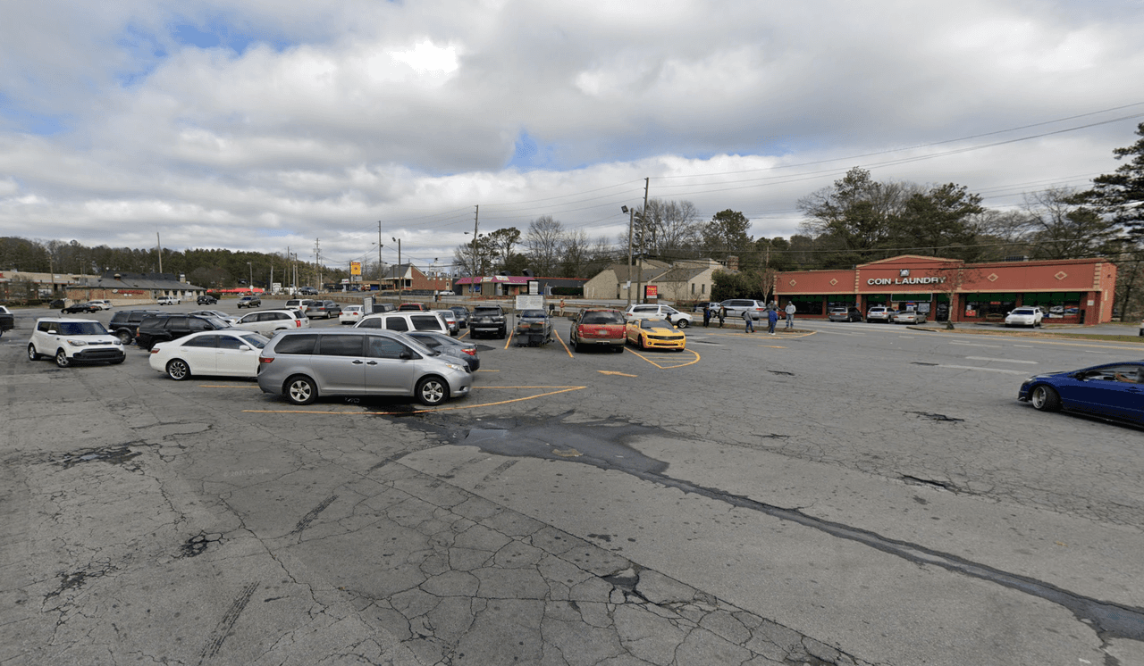 <b>Jeremías Escalante Pérez, de 19 años,</b> se encuentra en estado crítico luego que fue arrollado en el estacionamiento de
<b>Westside Shopping Center, en la esquina de Powder Springs Road y Sandtown Road, en Marietta.</b> El incidente ocurrió el viernes
<b>25 de abril a eso de las 23:30 p.m. </b>