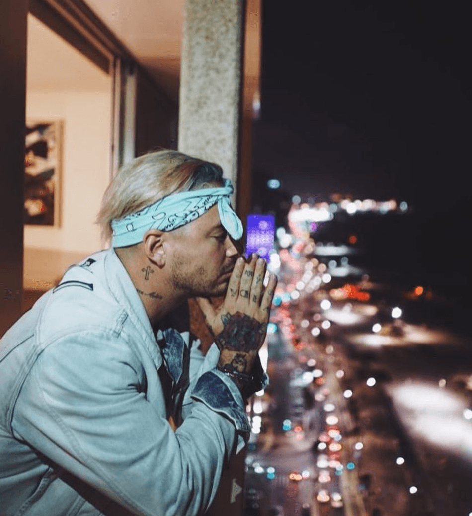 ¿Se acuerdan cuando a J Balvin le dio por usar una bandana?
