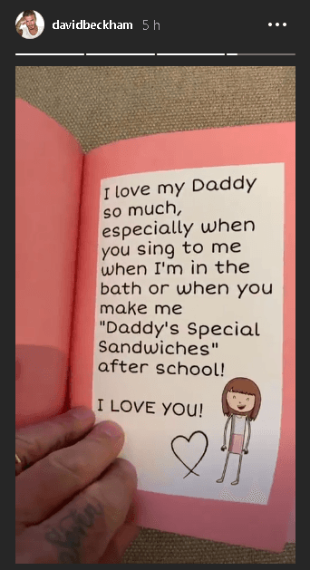 Mientras que para su padre, el mensaje fue: "Amo mucho a mi papi, especialmente cuando cantas para mí mientras estoy en el baño, o cuando me haces los 'sándwiches especiales de papá' después de la escuela. Te amo".