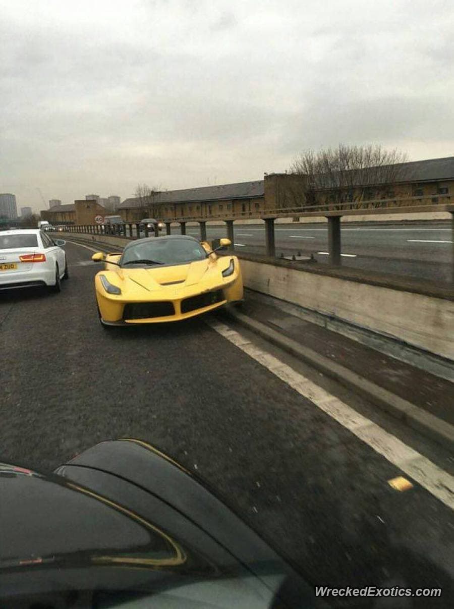 Lo poco que se sabe es que el accidente ocurrió en la carretera A40 en Londres y que el conductor perdió el control cuando las ruedas posteriores perdieron tracción.
<br>