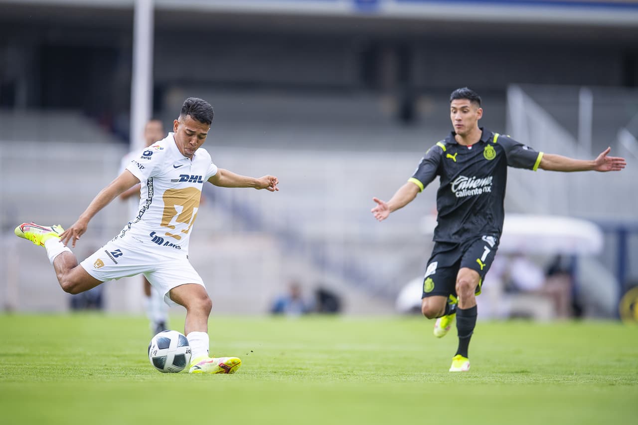 Pumas y Chivas no se hicieron daño y firmaron un empate sin goles en la cancha del Olímpico Universitario.