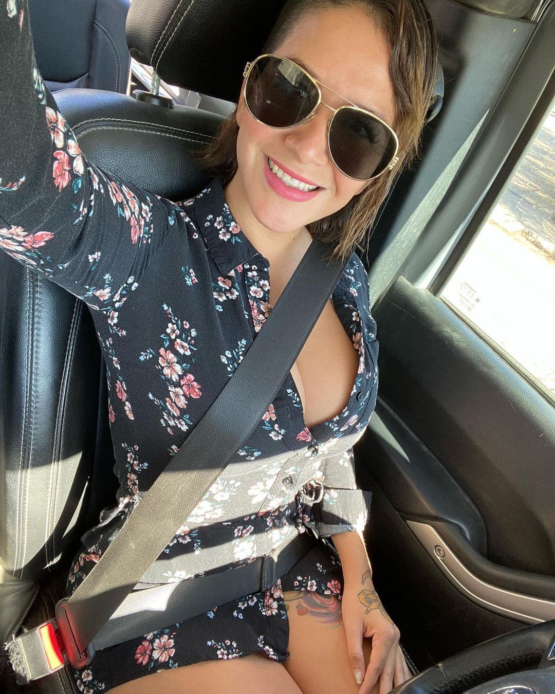 En entrevistas que ha ofrecido, en algún momento, dijo que mensualmente ganaba más de 500,000 pesos mexicanos, es decir cerca de $25,000 dólares.