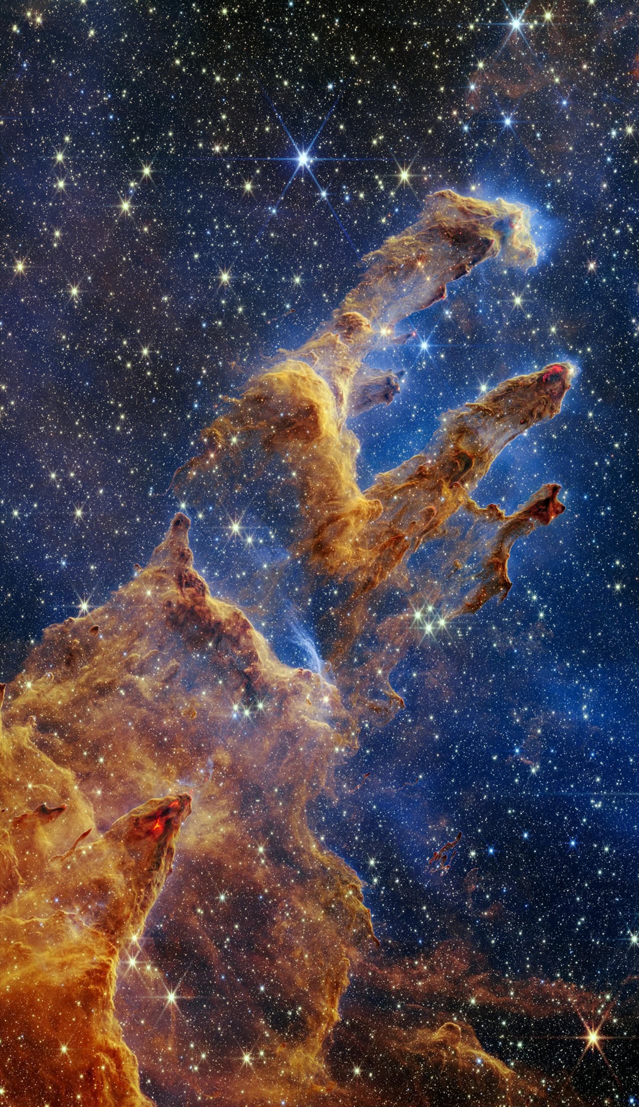 Capturados por el telescopio espacial James Webb de la NASA, los icónicos Pilares de la Creación muestran formaciones tridimensionales de gas y polvo interestelar donde se forman nuevas estrellas. Esta vista en infrarrojo cercano, publicada el 19 de octubre de 2022, ayuda a actualizar modelos estelares.