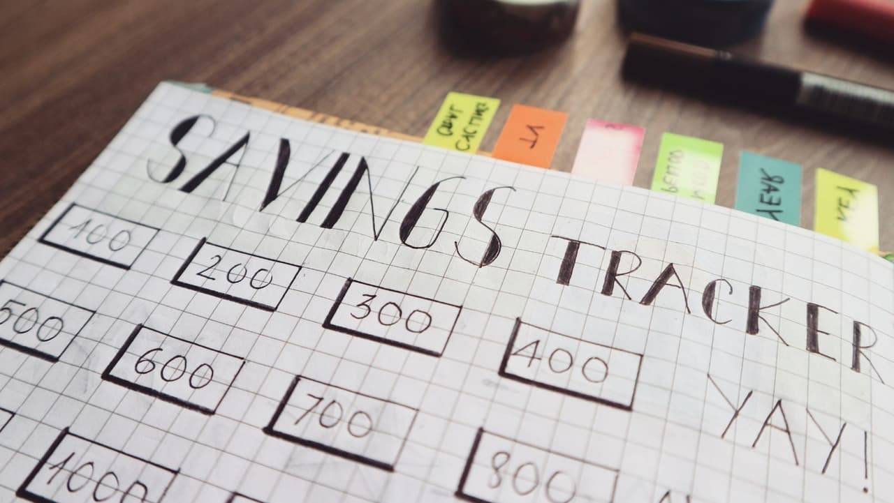 Si tiene una meta más elevada, comprométase con un plan de ahorro a largo plazo. Algunos ejemplos incluyen ahorrar para el pago inicial de una casa o un fondo universitario para los niños. Si está buscando realmente a largo plazo, piense en la jubilación. Es importante tener ambos objetivos en su lugar, para que disfrutes el ahora mientras planificas el futuro.
<br>