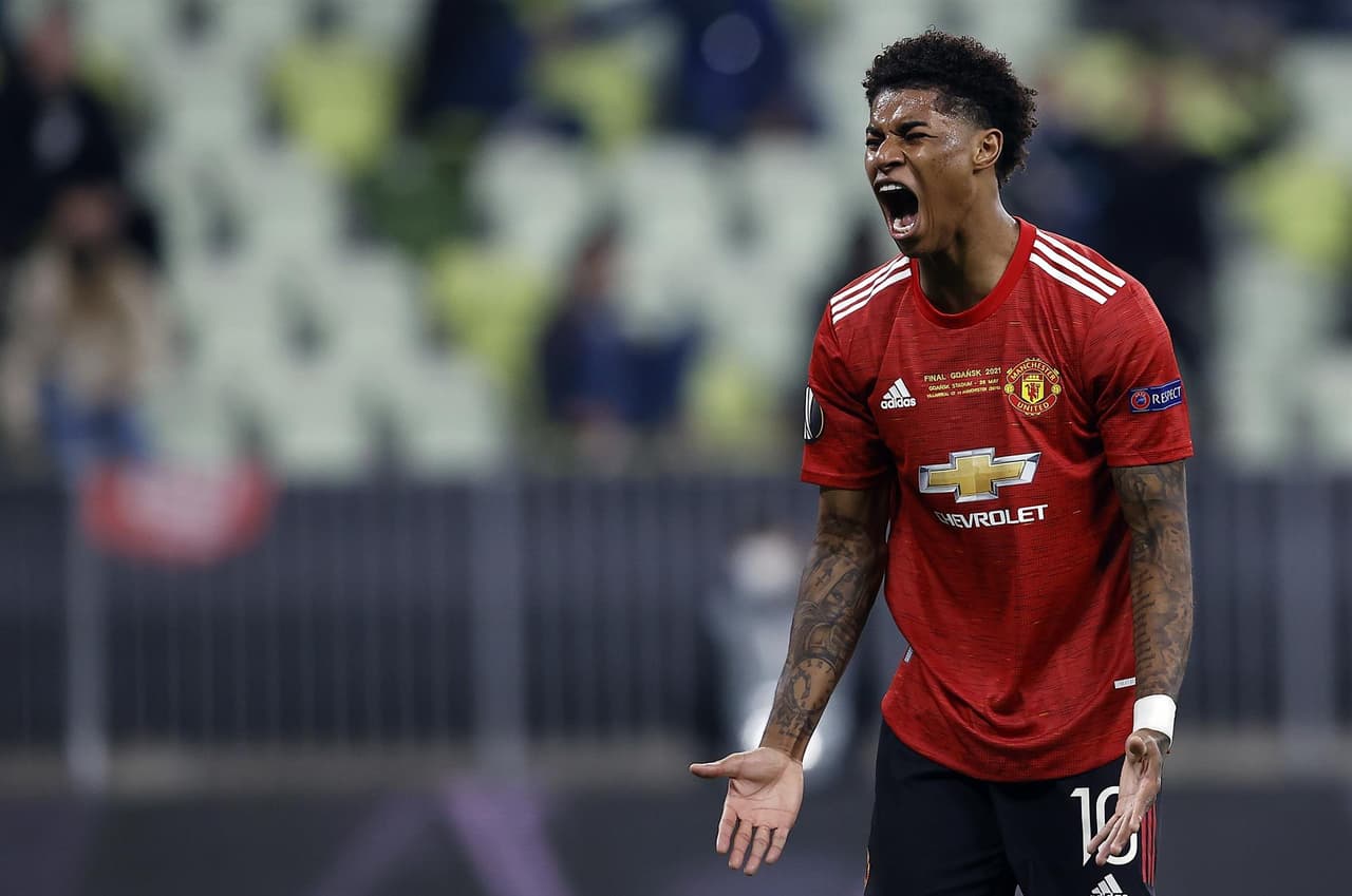 Tras empatar en tiempo regular y no definir en tiempo extra, el Villarreal es campeón de la UEFA Europa League. Tras un dramático tiro de penales, el portero David de Gea falló el gol por parte de los ‘Red Devils’ y la escuadra española levanta la copa.