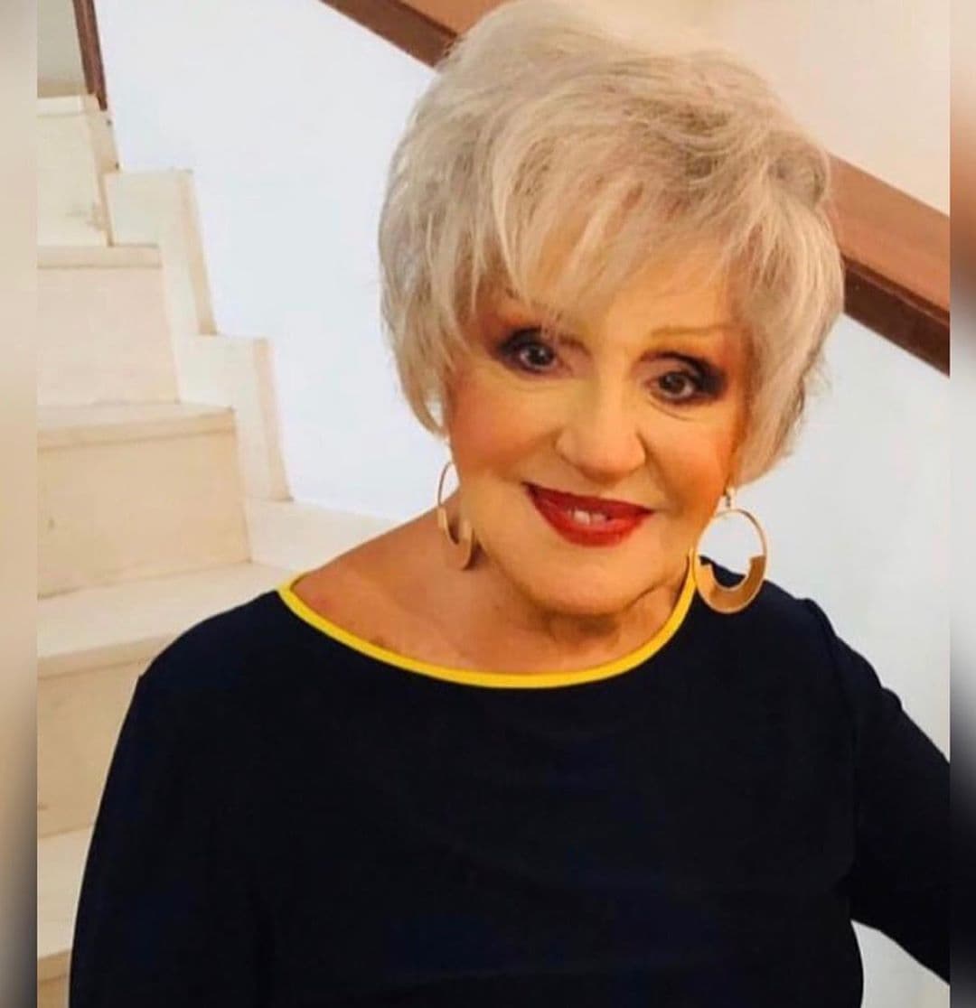 "Nosotros
<b><a href="https://www.univision.com/famosos/anel-herencia-jose-jose-no-dejara-desamparada-sarita-sosa-fotos" target="_blank">somos gente normal y educada</a></b>. Ellas son a las que no se les entiende, la verdad no se les entiende", arremetió.
<br>