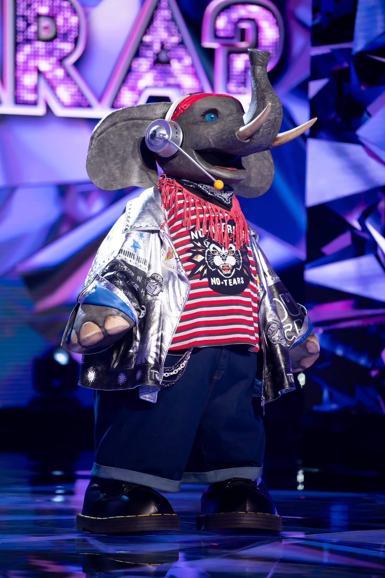 En segundo lugar apareció Elefante quien se olvidó de la ternura y mostró una faceta que nadie esperaba. Este personaje interpretó el tema 'Fuego'.