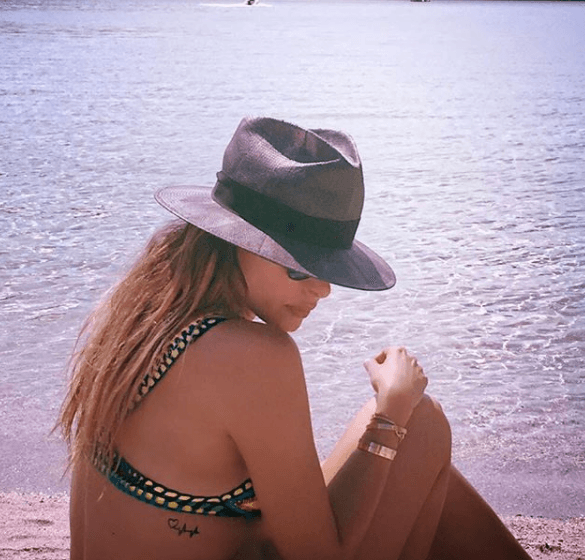 El electrocardiograma tiene un corazón en el diseño.