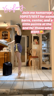 Este viernes 20 de marzo a las 10:00 de la noche,
<b>Tiler Peck</b>, bailarina principal en New York City Ballet estará ofreciendo clases de ballet en vivo desde su cuenta de Instagram @tilerpeck.