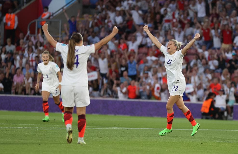 La Selección de Inglaterra no tuvo problemas para vencer por goleada a Irlanda del Norte que se mantiene sin puntos en el torneo.