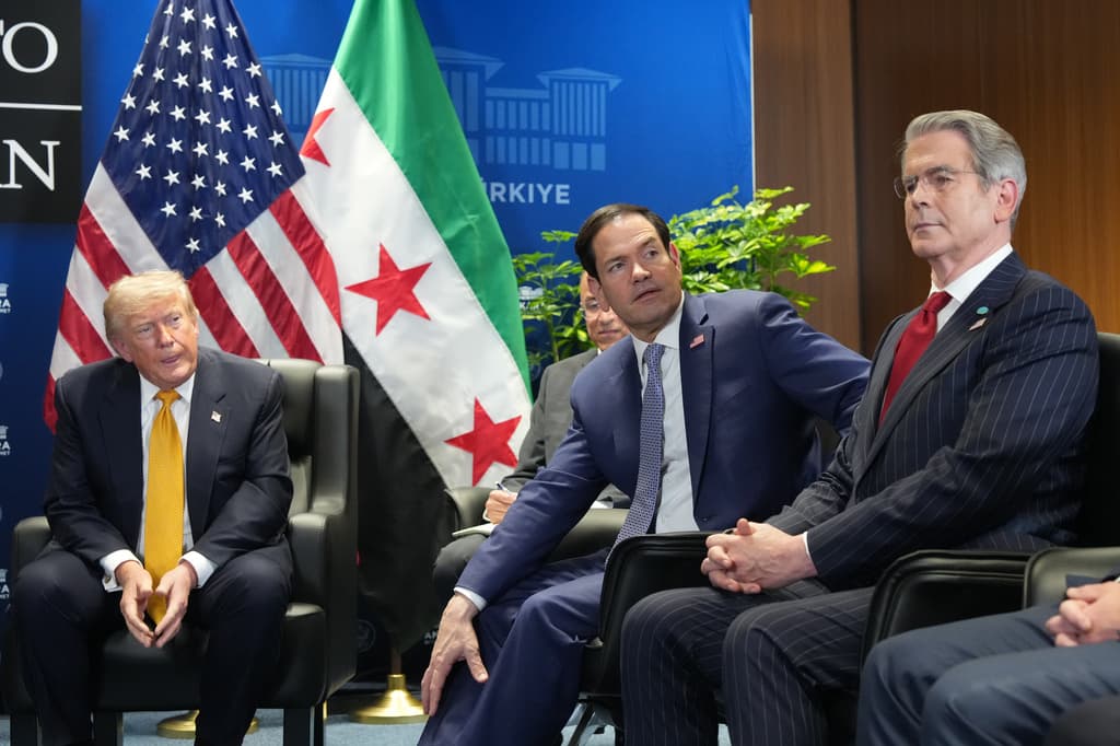 Marco Rubio y Scott Bessent permanecieron en vuelo señuelo desde Turquía mientras Trump cambiaba de avión, según un funcionario