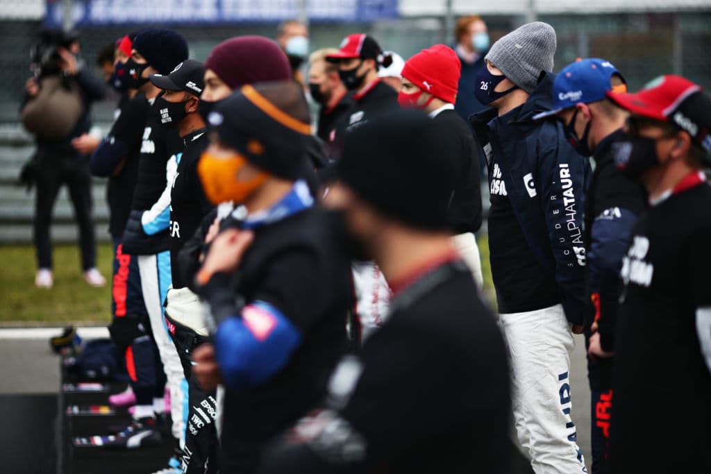 Checo Pérez aprovecha para avanzar a la sexta posición en la vuelta 15